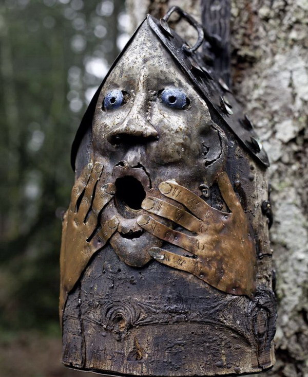 Ngôi nhà chim có hình mặt người ở đảo Vancouver, Canada. (Nguồn: Birdhouses of the World/Caters News)