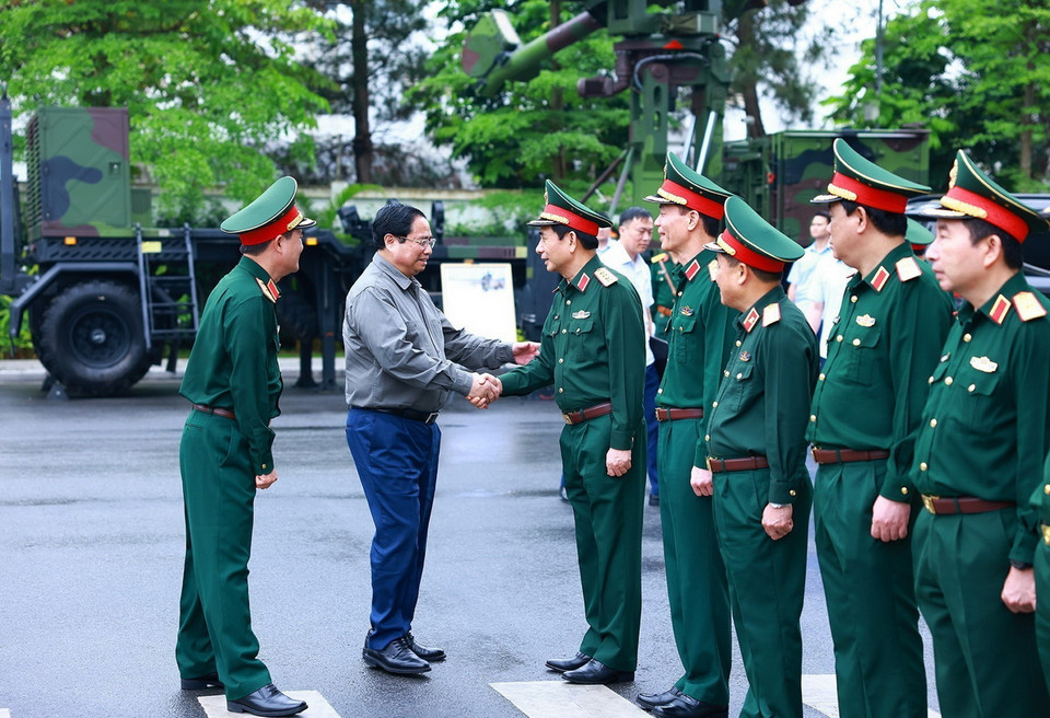 Thủ tướng Phạm Minh Chính thăm và làm việc với Tập đoàn Công nghiệp-Viễn thông Quân đội (Viettel). (Ảnh: Dương Giang/TTXVN)