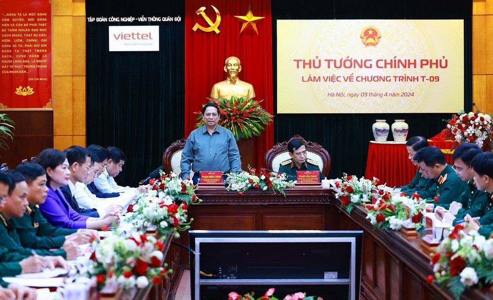 Thủ tướng Phạm Minh Chính phát biểu tại buổi làm việc với Tập đoàn Công nghiệp-Viễn thông Quân đội (Viettel). (Ảnh: Dương Giang/TTXVN)