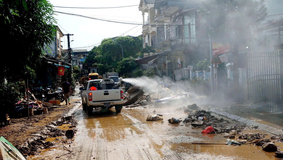 Toàn tỉnh Yên Bái có 95 đội cơ động với tổng số 542 thành viên và 32 máy phun công suất lớn phục vụ hoạt động phun khử khuẩn thanh khiết môi trường. (Ảnh: TTXVN phát)