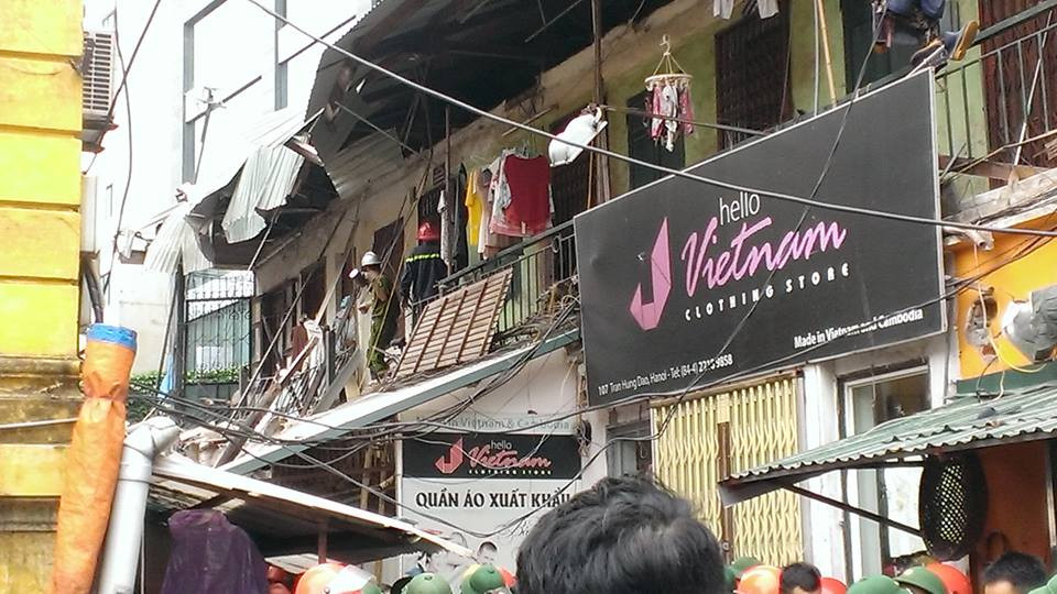 Hiện trường xung quanh khu vực nhà cổ sập. (Ảnh: PV/Vietnam+)