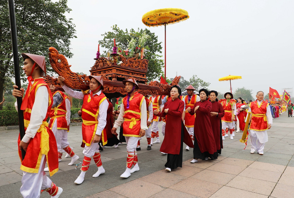Nghi lễ rước kiệu về Đền Hùng trong dịp Giỗ Tổ Hùng Vương-Lễ hội Đền Hùng là nghi lễ truyền thống được các xã vùng ven di tích duy trì, bảo tồn hàng ngàn năm nay. (Ảnh: Tạ Toàn/TTXVN)