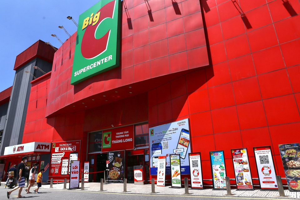  Sáng 28/9, trung tâm thương mại BigC Thăng Long đã mở cửa trở lại phục vụ khách hàng. (Ảnh: Hoàng Hiếu/TTXVN)