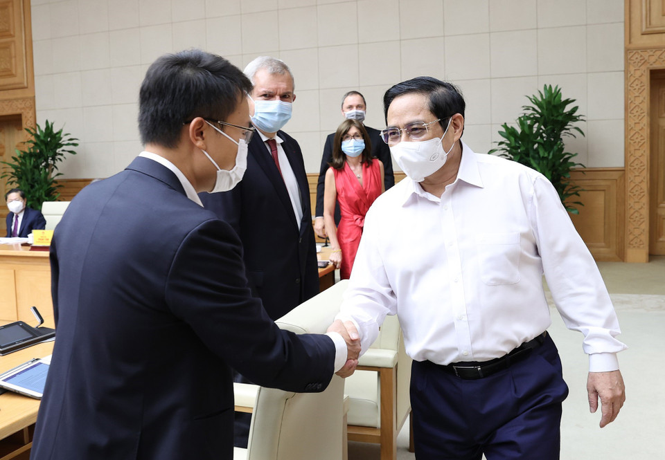Thủ tướng Phạm Minh Chính với đại diện doanh nghiệp châu Âu tại Việt Nam. (Ảnh: Dương Giang/TTXVN)