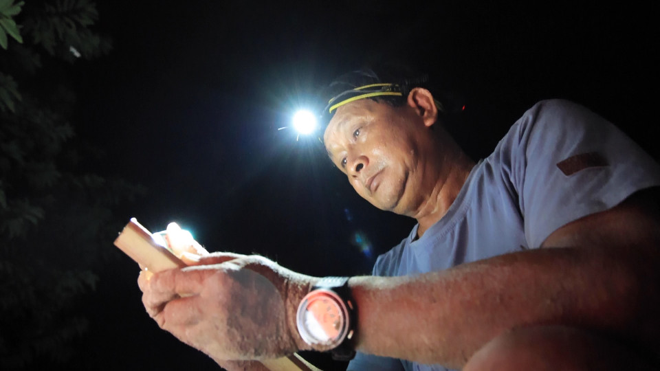 Số lượng trứng sẽ được ghi chép cụ thể mỗi đêm. (Ảnh: Lâm Phan/Vietnam+)