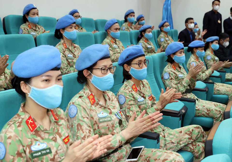 Đại biểu nữ thuộc Lực lượng tham gia hoạt động gìn giữ hòa bình Liên hợp quốc tại Lễ tuyên dương. (Ảnh: Thống Nhất/TTXVN)
