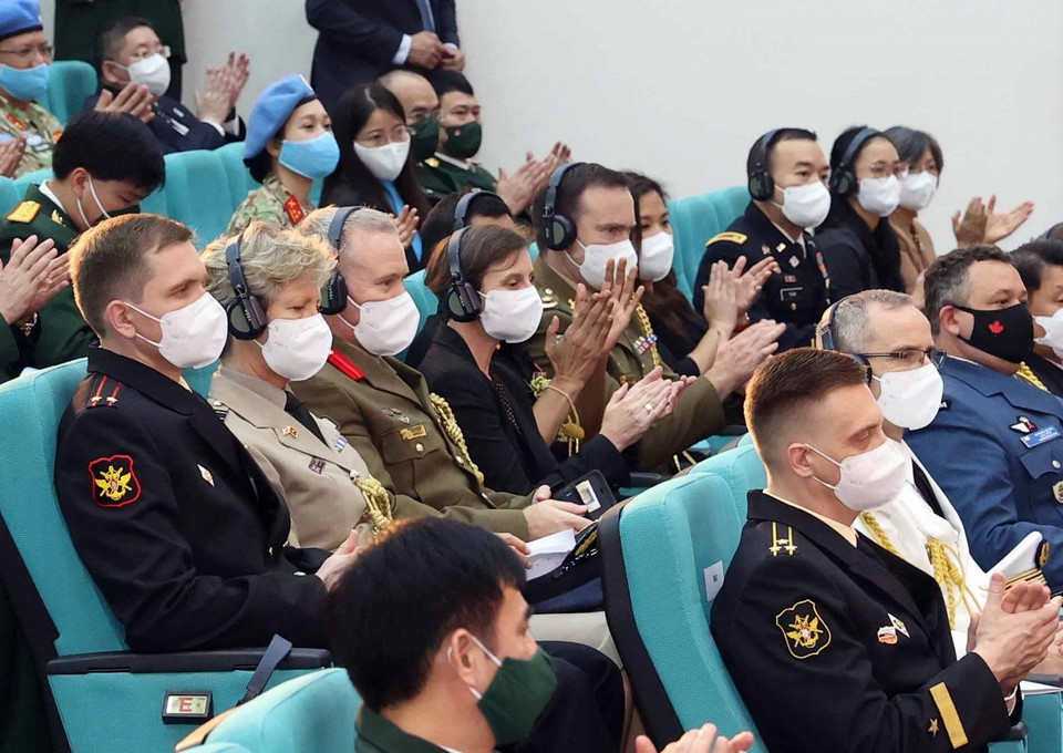  Đại diện thường trú Liên hợp quốc và các cơ quan ngoại giao tại Việt Nam tham dự buổi lễ. (Ảnh: Thống Nhất/TTXVN)