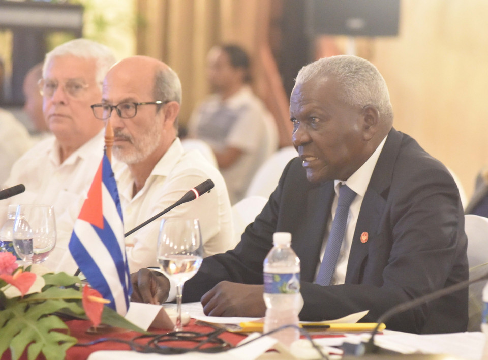 Chủ tịch Quốc hội Cuba Esteban Lazo Hernández phát biểu tại phiên họp. (Ảnh: Việt Hùng/TTXVN)