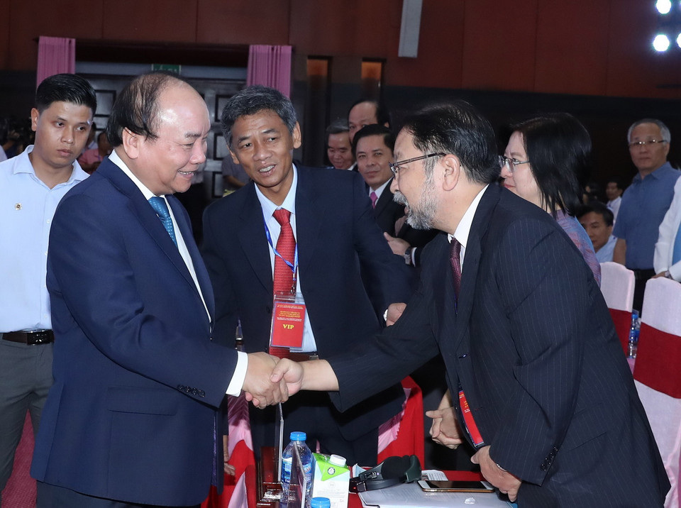 Thủ tướng Nguyễn Xuân Phúc với các đại biểu tham dự hội nghị. (Ảnh: Thống Nhất/TTXVN)