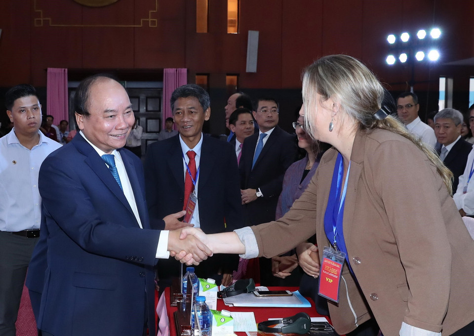 Thủ tướng Nguyễn Xuân Phúc với các đại biểu tham dự hội nghị. (Ảnh: Thống Nhất/TTXVN)