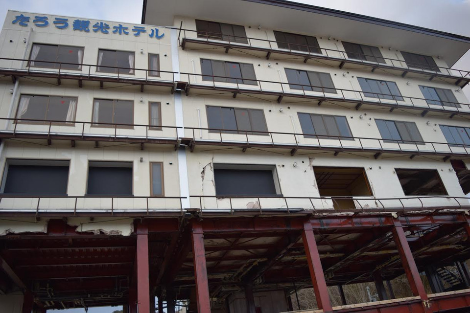 Dấu tích còn lại của khách sạn Tarou tại thị trấn Miyako sau thảm họa sóng thần.