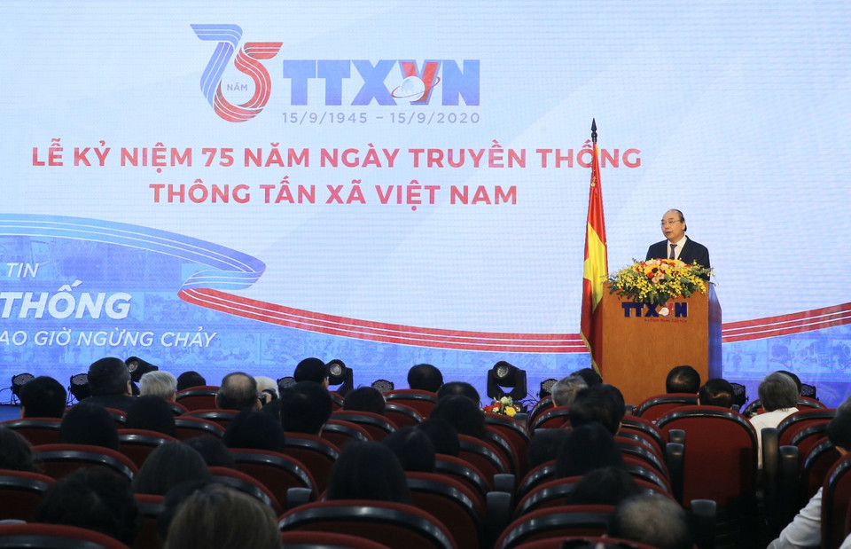 Thủ tướng Nguyễn Xuân Phúc phát biểu tại Lễ kỷ niệm 75 năm Ngày thành lập Thông tấn xã Việt Nam (15/9/1945-15/9/2020). (Ảnh: Thành Đạt/TTXVN)