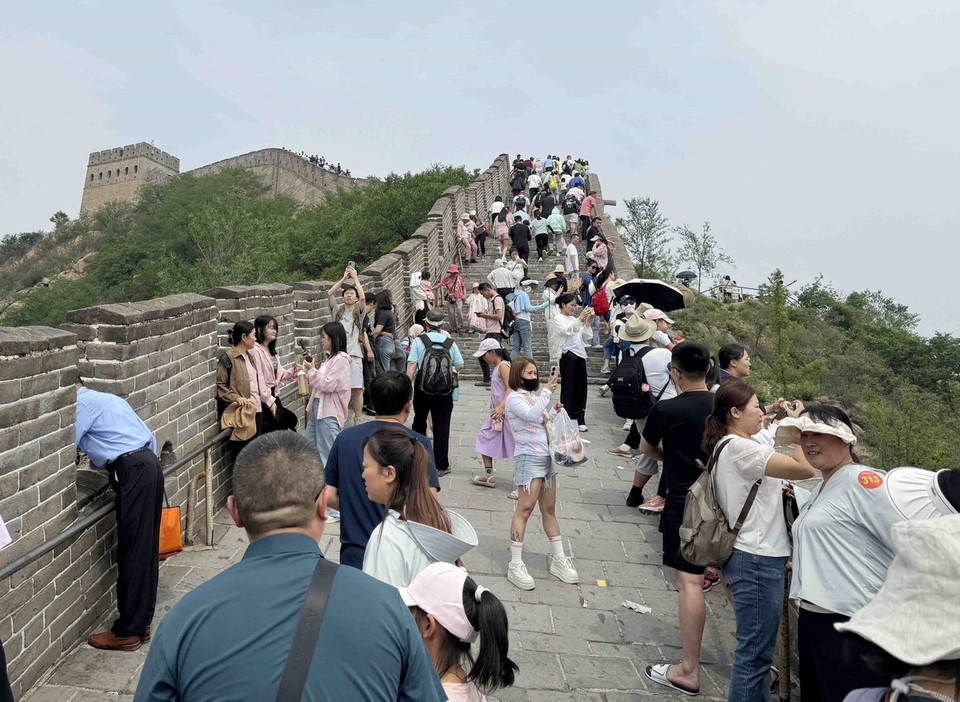 Bát Đạt Lĩnh mỗi năm thu hút hàng triệu lượt khách du lịch trong nước và quốc tế. (Ảnh: Công Tuyên/TTXVN)