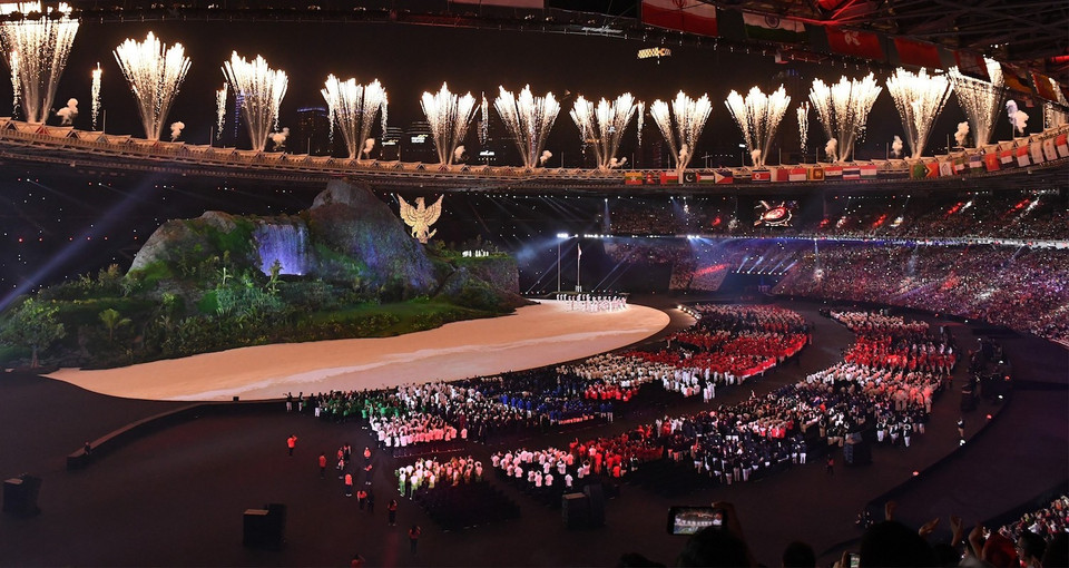 Màn pháo hoa rực rỡ tại lễ khai mạc ASIAD 2018. (Ảnh: THX/TTXVN)