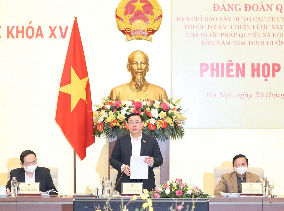 Chủ tịch Quốc hội, Bí thư Đảng đoàn Quốc hội Vương Đình Huệ phát biểu tại Phiên họp thứ tư Đảng đoàn Quốc hội về xây dựng và hoàn thiện Nhà nước pháp quyền. (Ảnh: Trọng Đức/TTXVN)