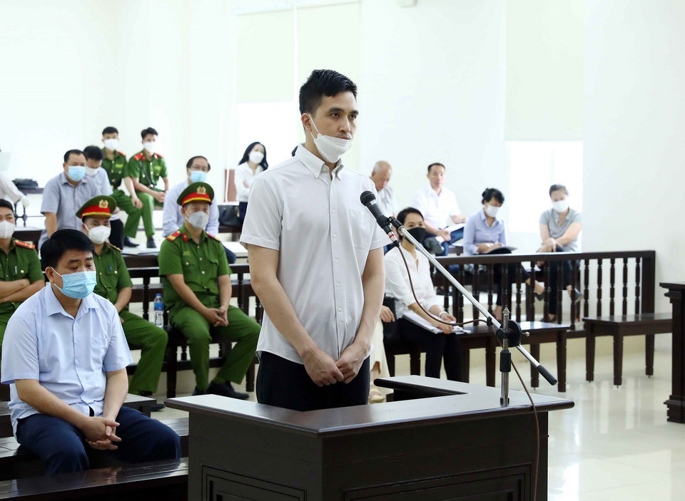 Bị cáo Nguyễn Trường Giang (cựu Giám đốc Công ty Trách nhiệm hữu hạn Thương mại Dịch vụ Arktic) khai báo tại phiên tòa phúc thẩm. (Ảnh: Phạm Kiên/TTXVN)