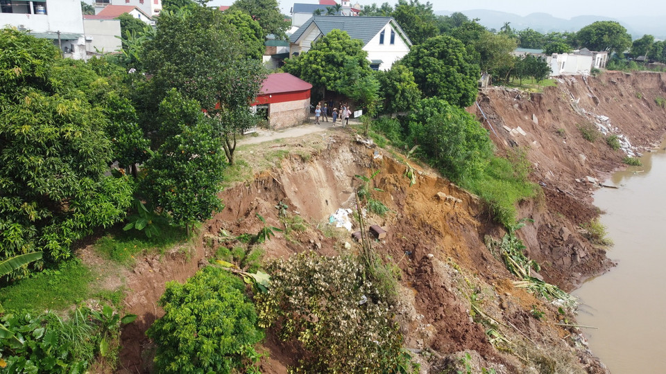 Chủ tịch UBND tỉnh Phú Thọ đã đồng ý với các phương án đề xuất khắc phục hậu quả thiên tai của ngành giao thông và các địa phương. (Ảnh: Tạ Toàn/TTXVN)