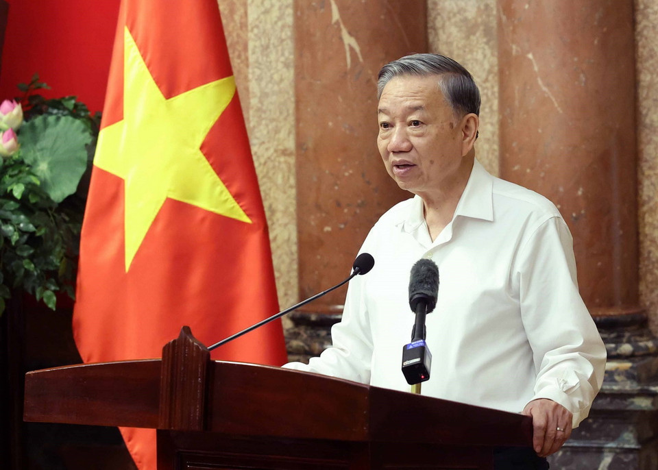 Chủ tịch nước Tô Lâm phát biểu tại buổi gặp mặt Ban Liên lạc truyền thống cựu chiến binh Đại đoàn 305 Dù-Đặc công. (Ảnh: Nhan Sáng/TTXVN)