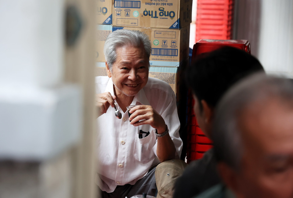 Uống càphê vợt luôn là một trải nghiệm đặc biệt khi sống ở Thành phố Hồ Chí Minh. (Ảnh: Hồng Đạt/TTXVN)