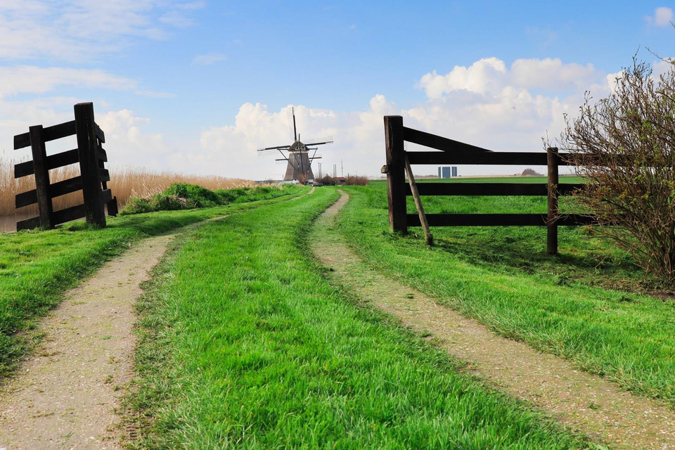 4 chiếc cối xay gió nằm trong làng của ông Jos được xây dựng từ năm 1730. 4 cối xay gió này vẫn chịu trách nhiệm bơm và điều hòa dòng nước chảy cho tới tận năm 1952 mới chuyển giao vai trò lại cho một trạm bơm hiện đại mới xây dựng gần đó. (Ảnh Hoàng Long)