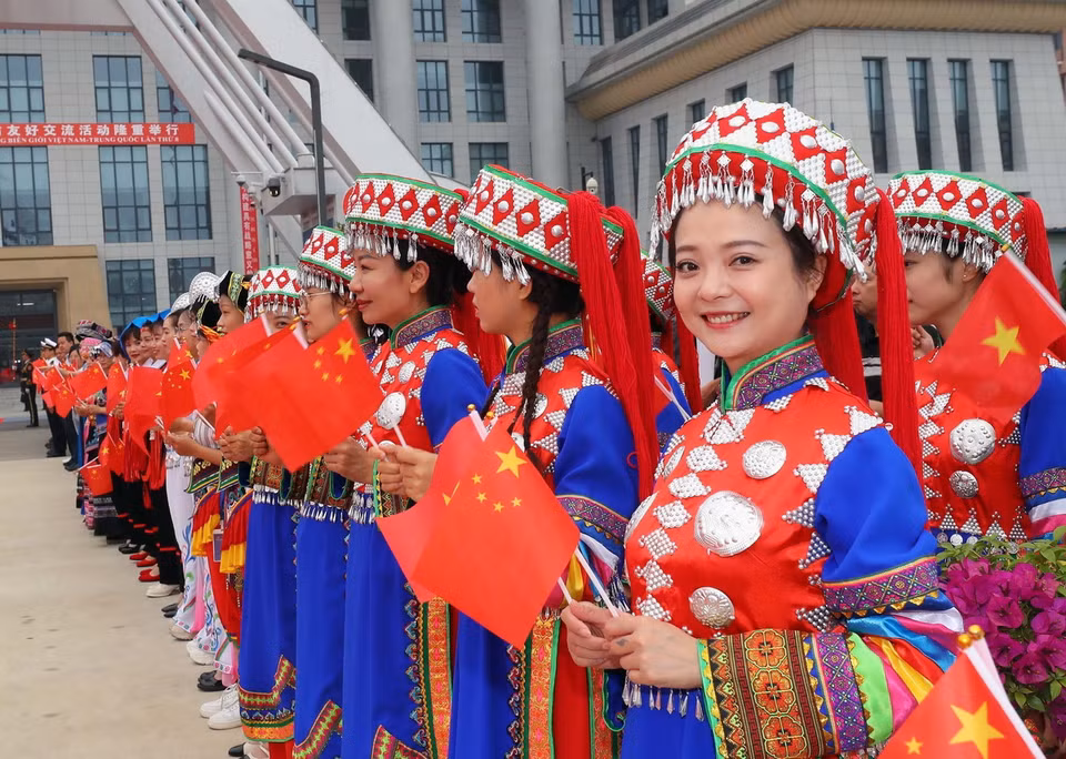 Nhân dân các dân tộc Trung Quốc tại chương trình Giao lưu Hữu nghị quốc phòng biên giới Việt Nam-Trung Quốc lần thứ 8. (Ảnh: Trọng Đức/TTXVN)