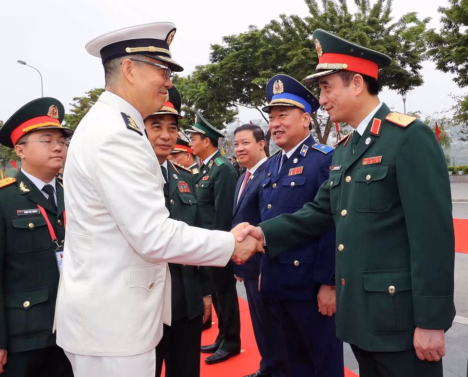 Lễ đón Bộ trưởng Quốc phòng Trung Quốc Đổng Quân tại Cửa khẩu quốc tế Lào Cai. (Ảnh: Trọng Đức/TTXVN)
