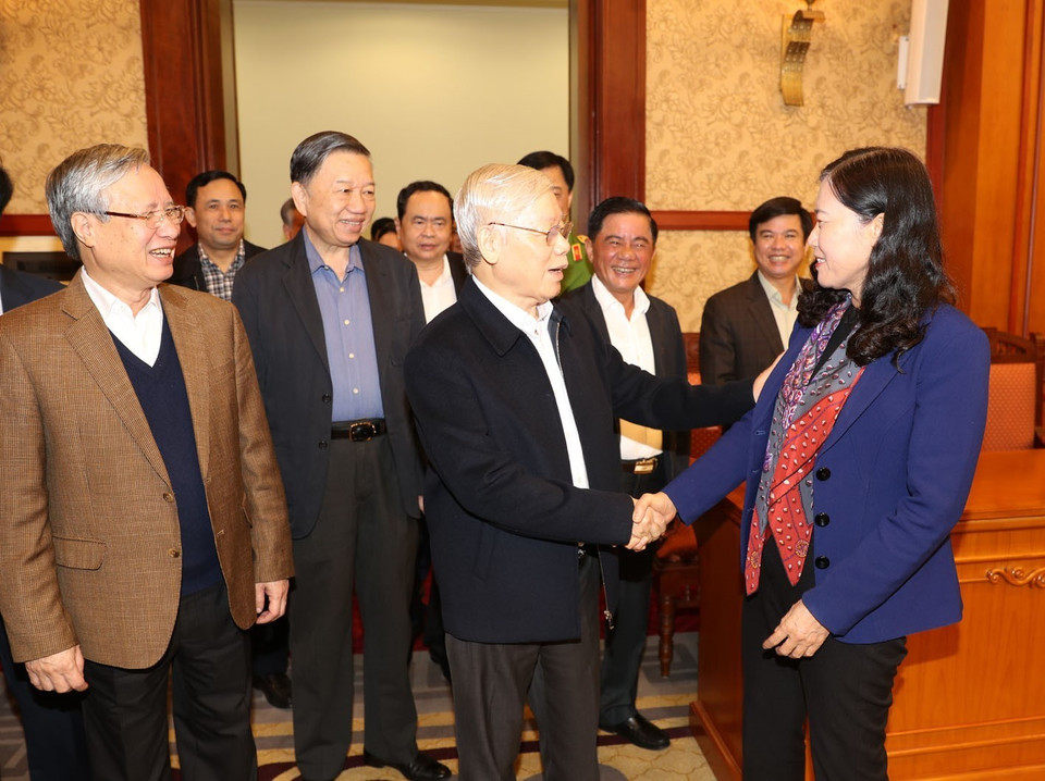 Tổng Bí thư, Chủ tịch nước Nguyễn Phú Trọng với các đồng chí thành viên Ban Chỉ đạo dự phiên họp. (Ảnh: Trí Dũng/TTXVN)