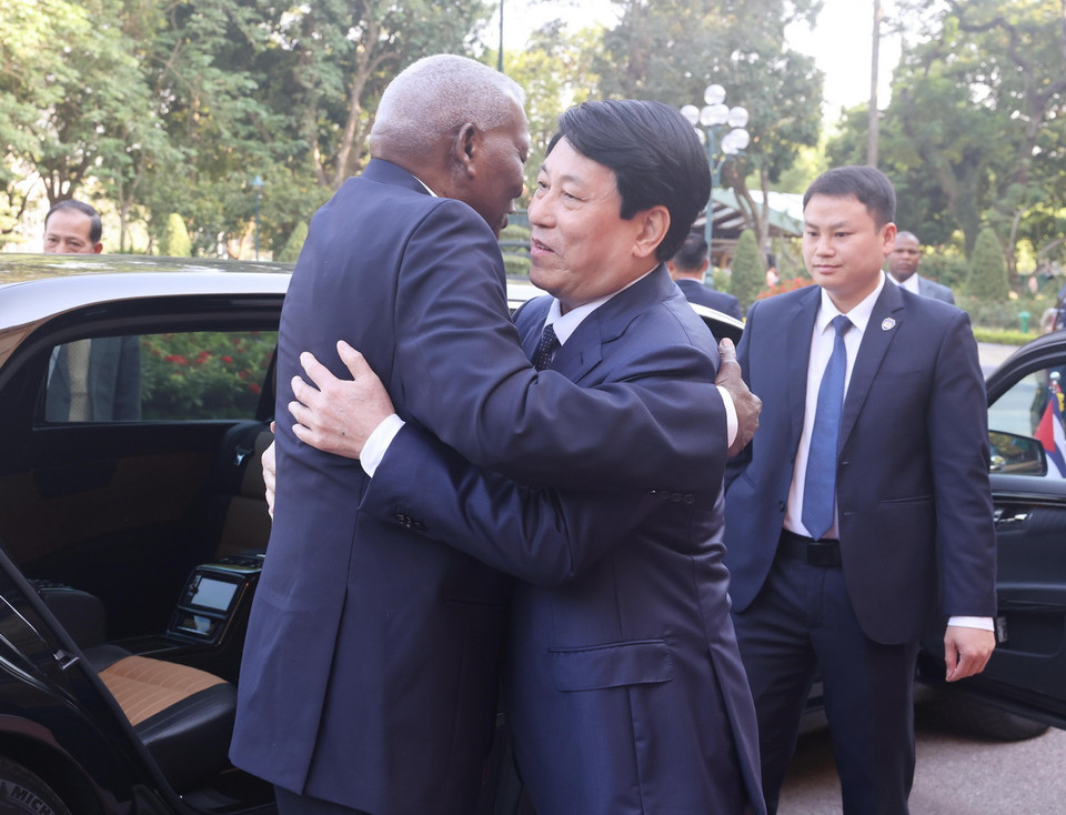 Chủ tịch nước Lương Cường đón Chủ tịch Quốc hội Chính quyền Nhân dân Cuba Esteban Lazo Hernandez. (Ảnh: Lâm Khánh/TTXVN)