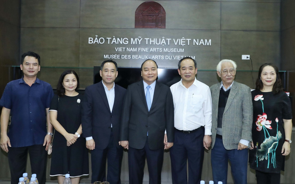 Thủ tướng Nguyễn Xuân Phúc thăm Bảo tàng Mỹ thuật Việt Nam. (Ảnh: Thống Nhất/TTXVN)