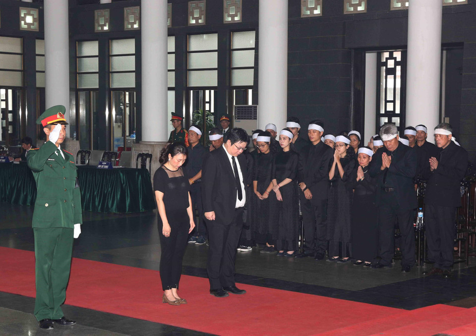 Đoàn Đảng Cộng sản Nhật Bản viếng nguyên Tổng Bí thư Đỗ Mười. (Ảnh: TTXVN)