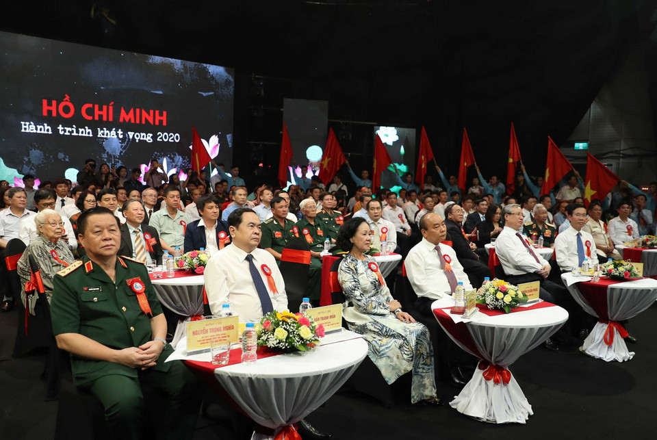 Thủ tướng Nguyễn Xuân Phúc và các lãnh đạo Đảng, Nhà nước tham dự Chương trình. (Ảnh: Thống Nhất/TTXVN)