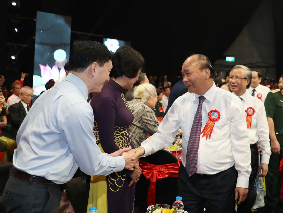 Thủ tướng Nguyễn Xuân Phúc và các lãnh đạo Đảng, Nhà nước tham dự Chương trình. (Ảnh: Thống Nhất/TTXVN)