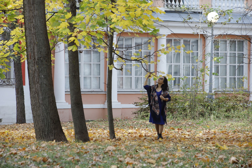  Thời tiết nắng ấm pha chút se lạnh vào đầu mùa Thu thuận tiện cho người dân ra công viên tận hưởng vẻ đẹp độc đáo của thiên nhiên. (Ảnh: Hiếu Trần/Vietnam+)