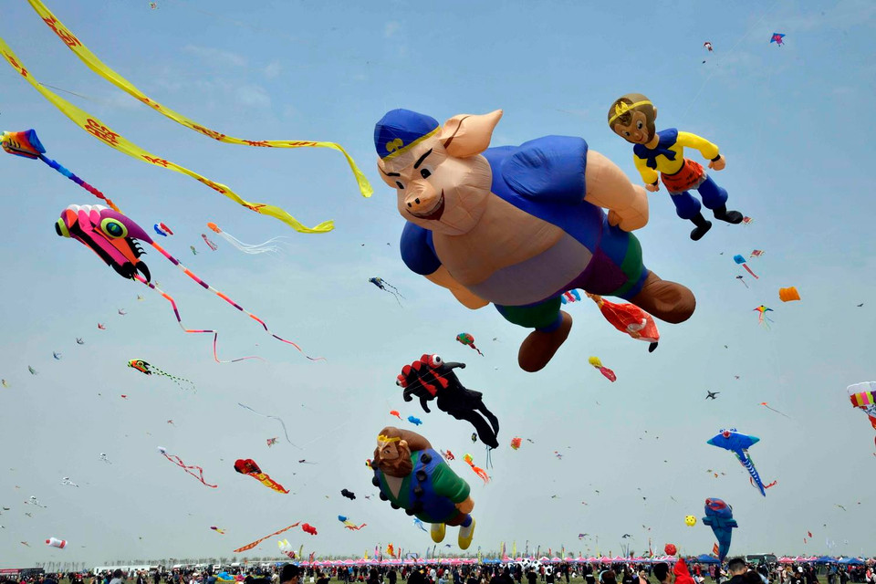 Những cánh diều đủ màu sắc, kiểu dáng được giới thiệu tại Liên hoan Diều Quốc tế lần thứ 36 ở Duy Phường, tỉnh Sơn Đông, Trung Quốc ngày 20/4. (Nguồn: THX/TTXVN)
