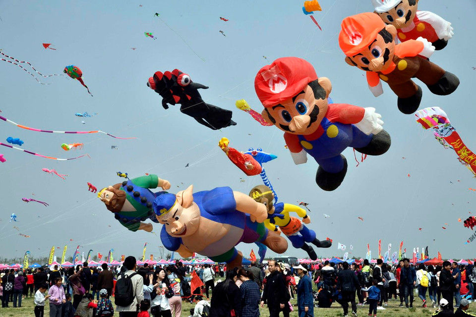 Những cánh diều đủ màu sắc, kiểu dáng được giới thiệu tại Liên hoan Diều Quốc tế lần thứ 36 ở Duy Phường, tỉnh Sơn Đông, Trung Quốc ngày 20/4. (Nguồn: THX/TTXVN)