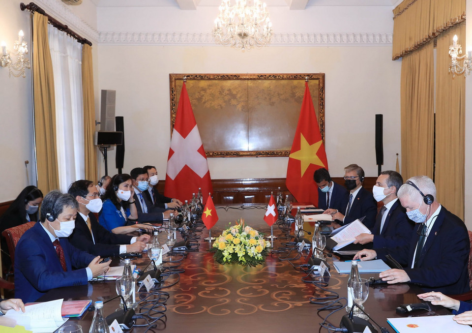 Hai Bộ trưởng Ngoại giao Việt Nam và Thụy Sĩ tại buổi hội đàm. (Ảnh: Trọng Đức/TTXVN)