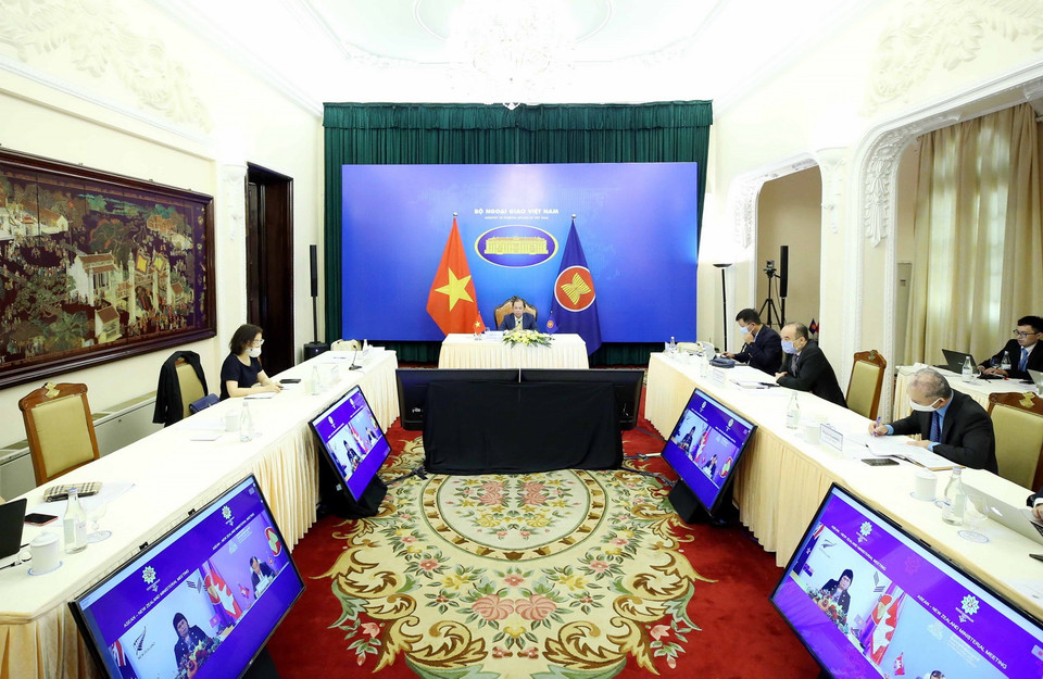 Thứ trưởng Bộ Ngoại giao Nguyễn Quốc Dũng tham dự Hội nghị Bộ trưởng Ngoại giao ASEAN-New Zealand theo hình thức trực tuyến. (Ảnh: Phạm Kiên/TTXVN)