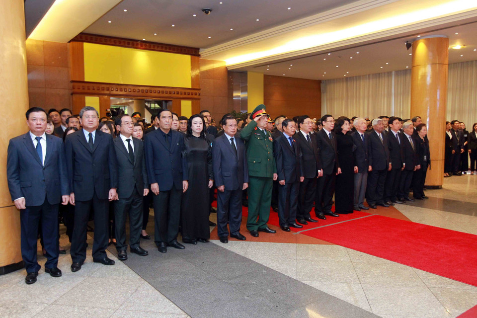 Các lãnh đạo, nguyên lãnh đạo Đảng, Nhà nước dự Lễ truy điệu nguyên Thủ tướng Phan Văn Khải. (Ảnh: TTXVN)