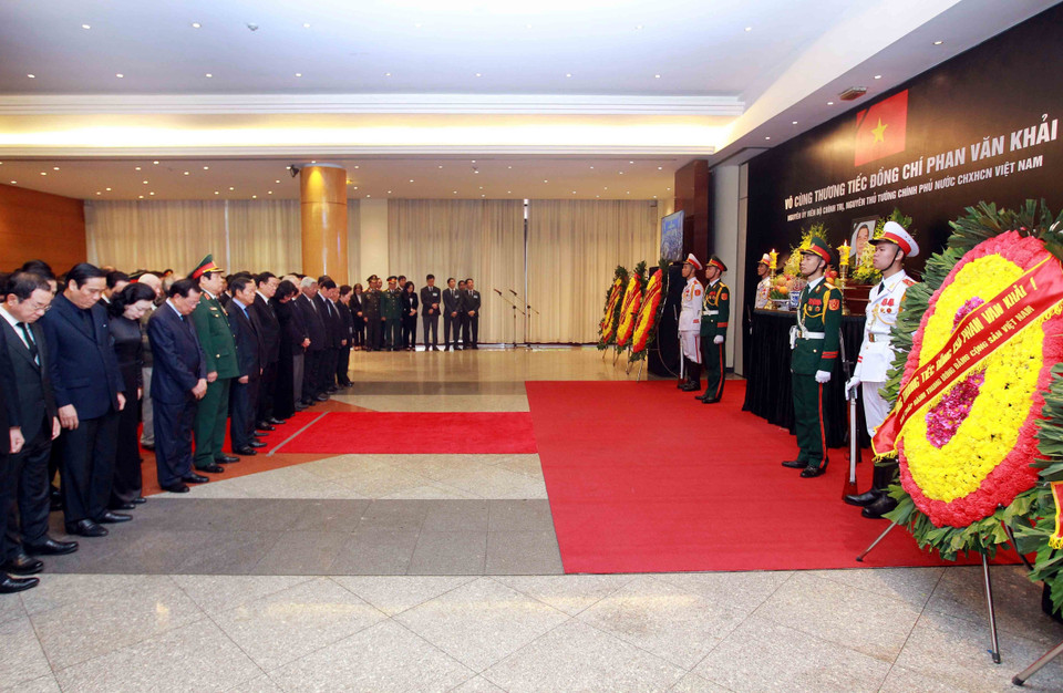 Các lãnh đạo, nguyên lãnh đạo Đảng, Nhà nước dự Lễ truy điệu nguyên Thủ tướng Phan Văn Khải. (Ảnh: TTXVN)