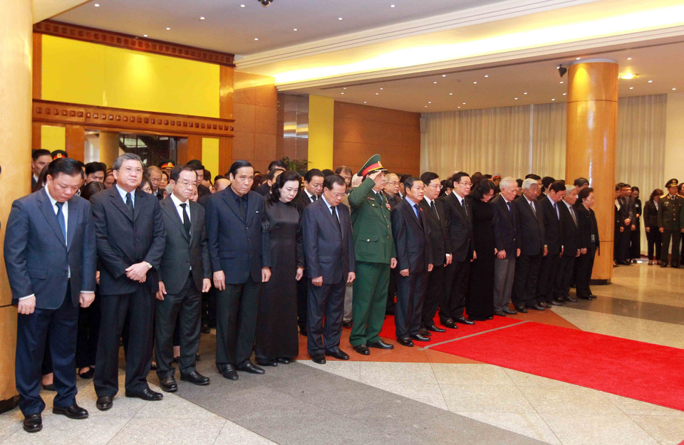 Các lãnh đạo, nguyên lãnh đạo Đảng, Nhà nước dự Lễ truy điệu nguyên Thủ tướng Phan Văn Khải. (Ảnh: TTXVN)