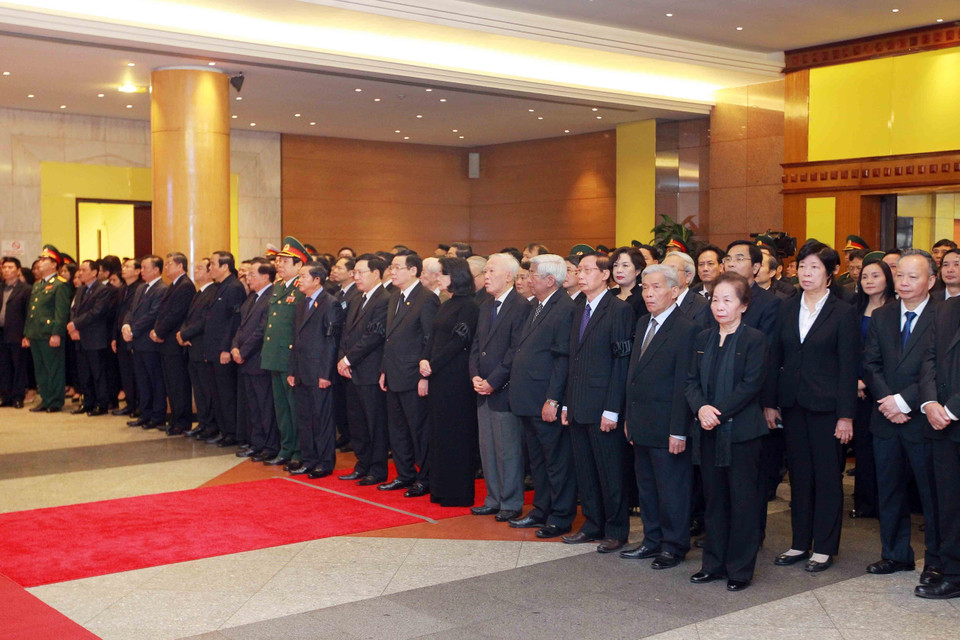Các lãnh đạo, nguyên lãnh đạo Đảng, Nhà nước dự Lễ truy điệu nguyên Thủ tướng Phan Văn Khải. (Ảnh: TTXVN)
