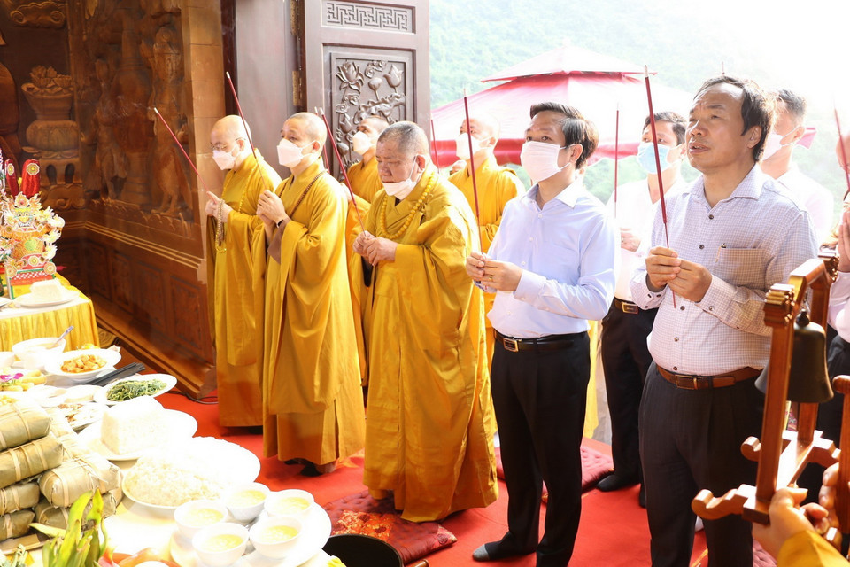 Nghi lễ dâng hương tại đàn Kính thiên. (Ảnh: Đức Phương/TTXVN)