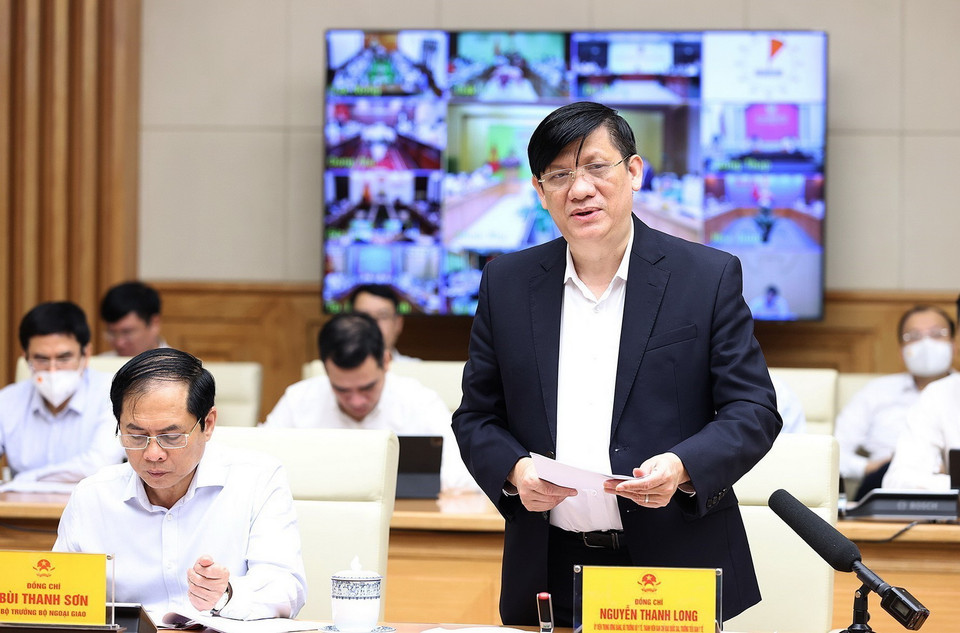  Bộ trưởng Bộ Y tế Nguyễn Thanh Long báo cáo tình hình dịch COVID-19. (Ảnh: Dương Giang/TTXVN)
