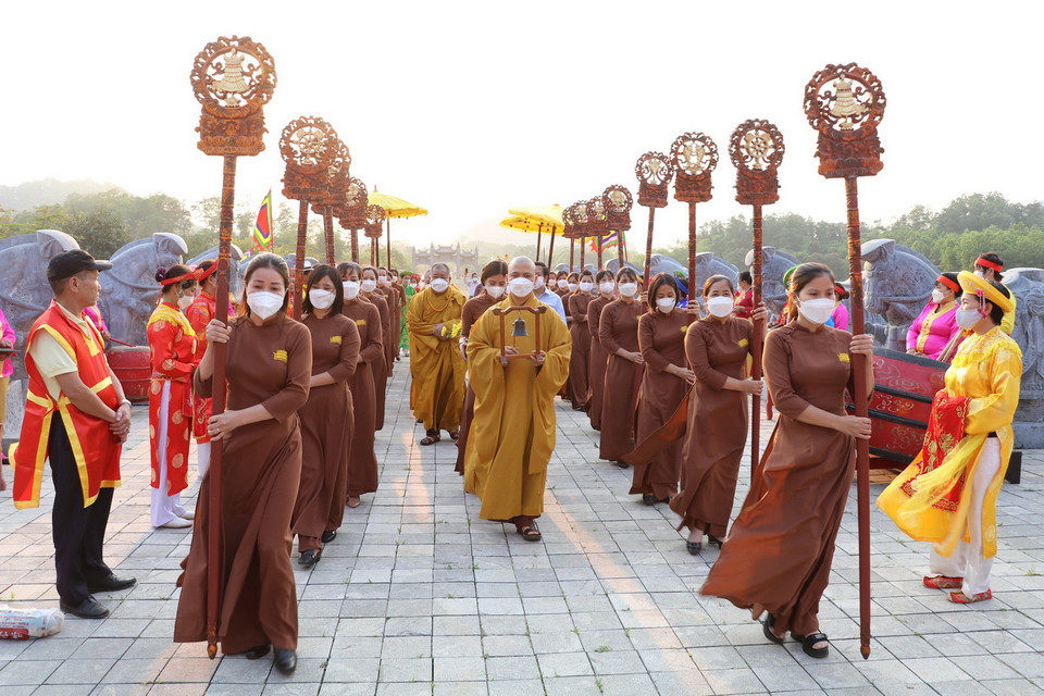 Thực hiện nghi lễ truyền thống tại lễ đàn Kính thiên. (Ảnh: Đức Phương/TTXVN)