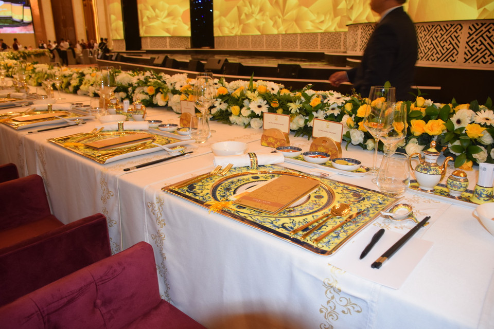 Bàn tiệc của nguyên thủ.