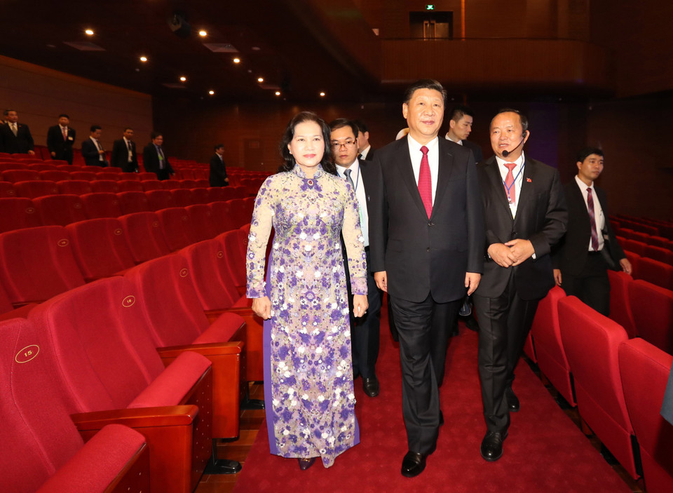 Chủ tịch Quốc hội Nguyễn Thị Kim Ngân và Tổng Bí thư, Chủ tịch Trung Quốc Tập Cận Bình đến dự lễ Khánh thành Cung Hữu nghị Việt-Trung và Lễ khai trương Trung tâm Văn hóa Trung Quốc tại Hà Nội. (Ảnh: Trọng Đức/TTXVN)