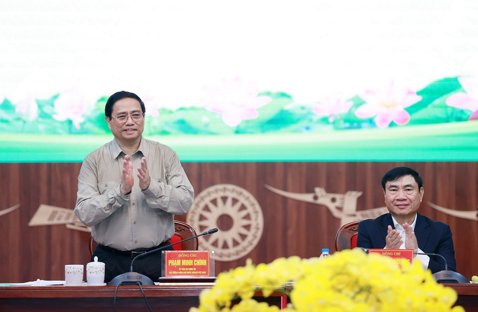 Thủ tướng Phạm Minh Chính làm việc với lãnh đạo chủ chốt tỉnh Điện Biên. (Ảnh: Dương Giang/TTXVN)