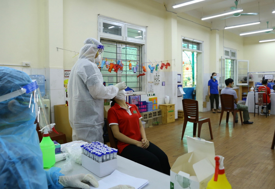  Phường Nguyễn Trãi (Hà Đông) sẽ lấy 500 mẫu trong đợt 2 xét nghiệm diện rộng. (Ảnh: Hoàng Hiếu/TTXVN)