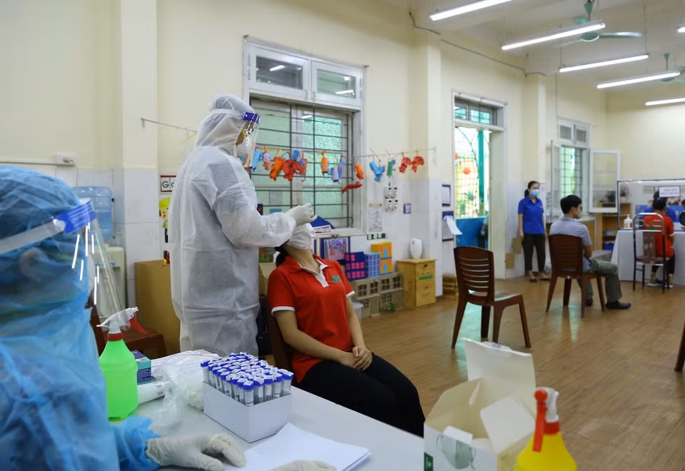  Phường Nguyễn Trãi (Hà Đông) sẽ lấy 500 mẫu trong đợt 2 xét nghiệm diện rộng. (Ảnh: Hoàng Hiếu/TTXVN)