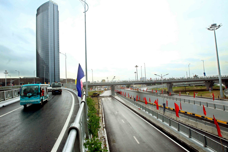Nút giao thông Nam Cầu Bình, là công trình có quy mô lớn, hiện đại nhất tại Hải Phòng với tổng mức đầu tư hơn 1.400 tỷ đồng là một trong những công trình kỷ niệm 65 năm Ngày giải phóng Hải Phòng. (Ảnh: An Đăng/TTXVN)